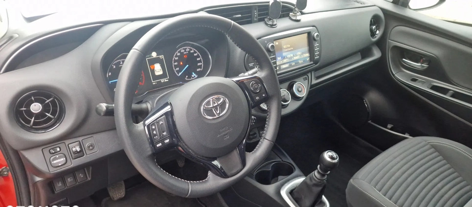 Toyota Yaris cena 51500 przebieg: 71500, rok produkcji 2017 z Warszawa małe 56